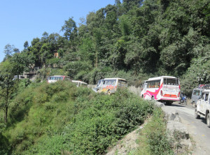 Die Busse quälen sich noch in die Stadt