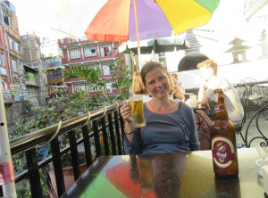 Endlich da - Rooftop Bar nach 20 Stunden im Bus